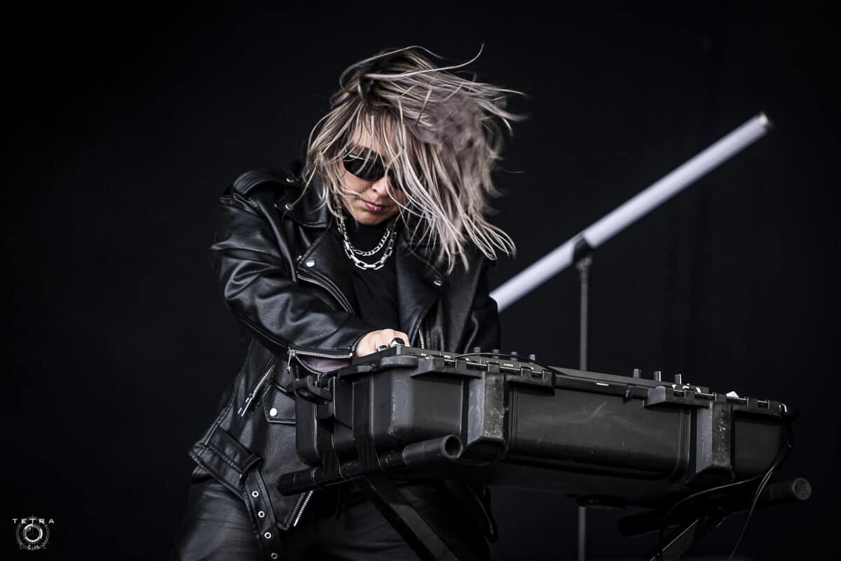 Sierra Veins affirme sa singularité dans le clip de Ain’t No Woman, à quelques jours de son concert à La Cigale