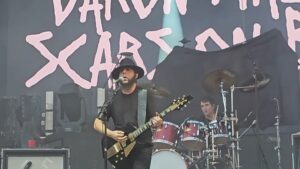 Cinq ans plus tard : Scars On Broadway de retour en live avec Daron Malakian