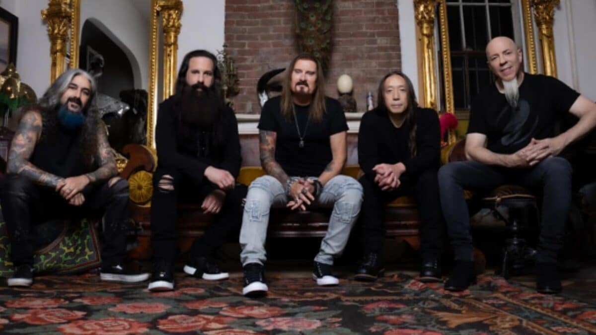 « Un disque qui ravira autant les fans de la première heure que ceux qui avaient pu décrocher en chemin » : Dream Theater retrouve son mordant avec Mike Portnoy sur Parasomnia