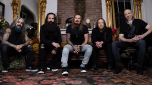 « Un disque qui ravira autant les fans de la première heure que ceux qui avaient pu décrocher en chemin » : Dream Theater retrouve son mordant avec Mike Portnoy sur Parasomnia