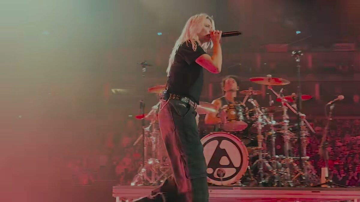 From Zero : Linkin Park partage la vidéo de sa performance de Heavy Is The Crown à Londres