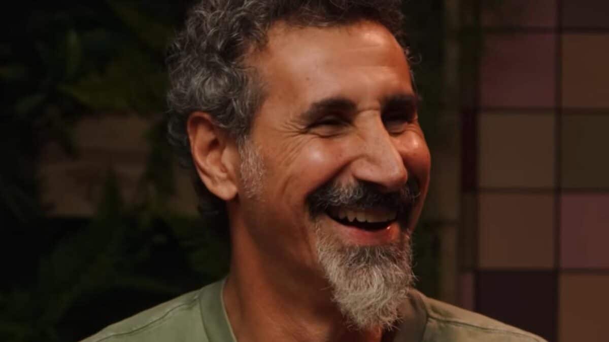 « Au début, Rick Rubin n’aimait pas du tout » : Serj Tankian explique la création de Vicinity Of Obscenity en mangeant une « banana terracotta pie »