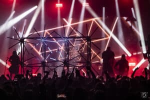 « Voyage dystopique au Bataclan » : Starset captive Paris avec une performance immersive