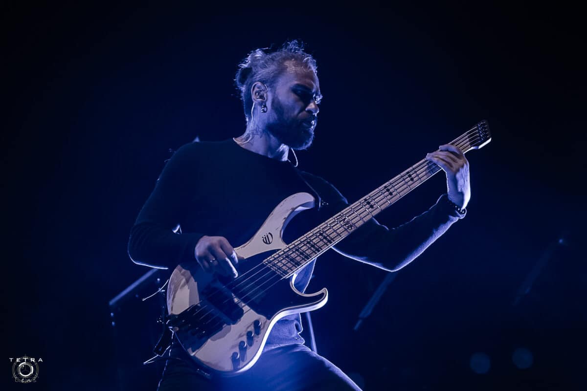 « Prendre un pourcentage sur le merchandising des groupes de première partie, qui ne gagnent déjà presque rien, est encore plus scandaleux » : Eugene Abdukhanov, de Jinjer, dénonce certaines pratiques dans le monde de la musique