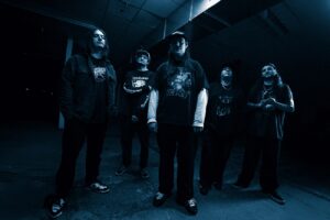 « SPIT est la chanson la plus personnelle que j’aie jamais écrite » : Split Chain dévoile un clip marquant pour la sortie de son album