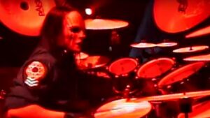 Le tout premier logo de Slipknot, dessiné par Joey Jordison, dévoilé par sa famille