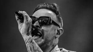 « Je suis fier de moi » : Sam Carter (Architects) célèbre 2 ans de sobriété !