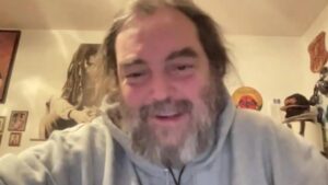 « L’âme, le cœur, la passion… ça, c’est humain » : Max Cavalera refuse de céder face à l’IA