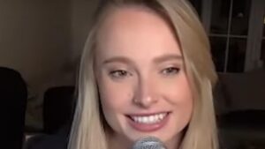“J’évitais les concerts à tout prix” : Sophie Lloyd raconte comment elle a vaincu un trac qui l’empêchait de jouer en public