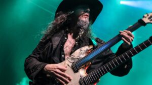 « Tout peut s&rsquo;arrêter demain, alors autant profiter et faire en sorte que notre passage sur Terre ait un impact positif » : Ron « Bumblefoot » Thal nous parle de sa nouvelle musique et de sa vision de la vie