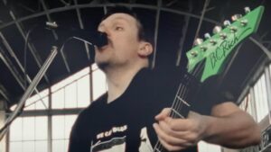 « J’ai toujours admiré les groupes qui donnent ce sentiment de liberté » : Fabien (Death Whore) parle musique et littérature