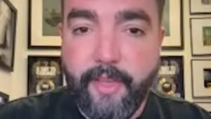 Le metal devrait être un milieu « plus collaboratif », à l&rsquo;instar du « hip-hop », selon Jeremy McKinnon du groupe A Day To Remember
