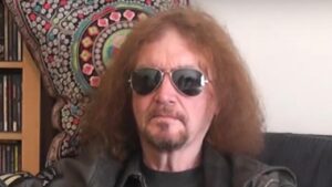 « Ton nom vivra à jamais » : Judas Priest rend hommage à Les Binks, batteur emblématique décédé à 73 ans