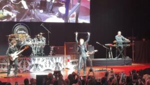 David Lee Roth remonte sur scène et fait vibrer les classiques de Van Halen