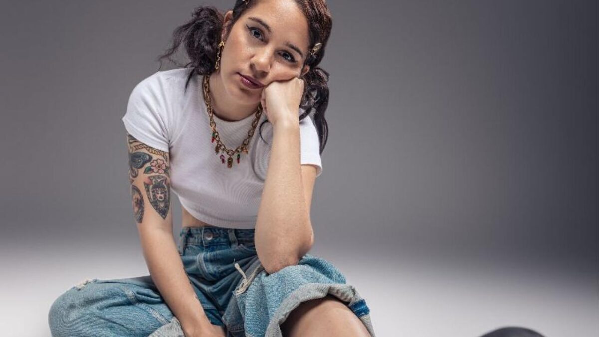 Camille Contreras s’impose sur Coda, le nouvel album intense de Novelists