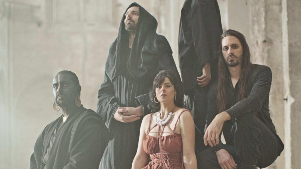 Un piano contre une pelleteuse : Igorrr sort Headbutt, nouveau single d&rsquo;Amen