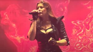 Floor Jansen (Nightwish) révèle pourquoi elle a rendu public son cancer : « Je voulais sensibiliser le public »
