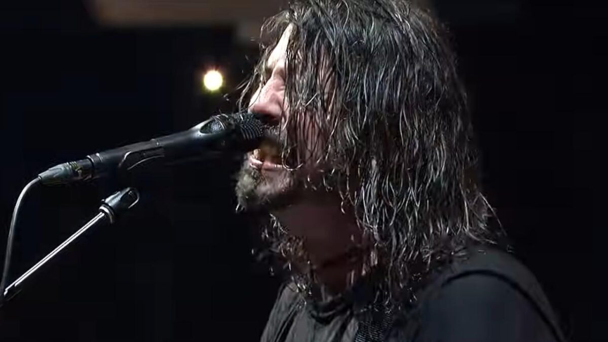 “Il y a de l’injustice, énormément de haine et de peur… et c’est vraiment pesant” : Dave Grohl (Foo Fighters) alerte sur une Amérique divisée
