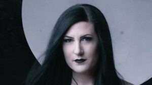 « Je suis VRAIMENT fière de Zoë et Ashok » : Lindsay Schoolcraft soutient les ex-membres de Cradle Of Filth
