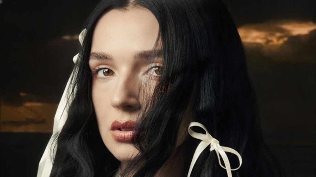 « Je suis une exploratrice » : Poppy continue d’avancer – Empty Hands sort le 23 janvier
