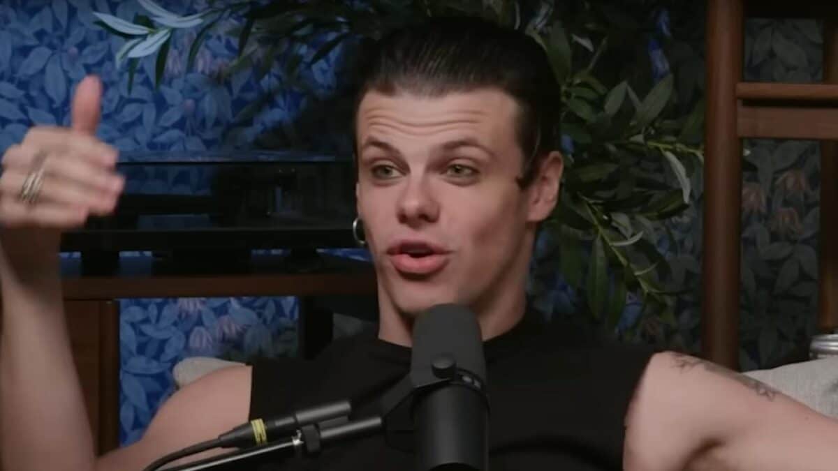 « James Hetfield ne descendrait jamais un jeune artiste » : Yungblud répond à ses détracteurs, notamment les frères Hawkins du groupe The Darkness