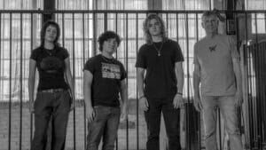 « Toujours quelqu’un dans le sous-sol de sa mère… » : Greg Ginn ironise sur les critiques envers Black Flag