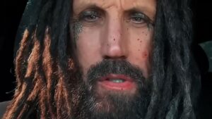 « C’est un cancer pour la spiritualité » : Brian « Head » Welch (Korn) critique la religion