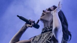 Epica reporte plusieurs concerts : la santé de Simone Simons « passe avant tout »