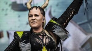 « Être honnête, même si c’est effrayant » : Noora Louhimo raconte son départ de Battle Beast