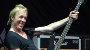 “Son âme vit dans chaque note” : Francis Buchholz (ex-Scorpions) est mort à 71 ans