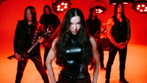 “Je ne m’attendais pas à un tel engouement” : Arch Enemy valide déjà sa nouvelle chanteuse