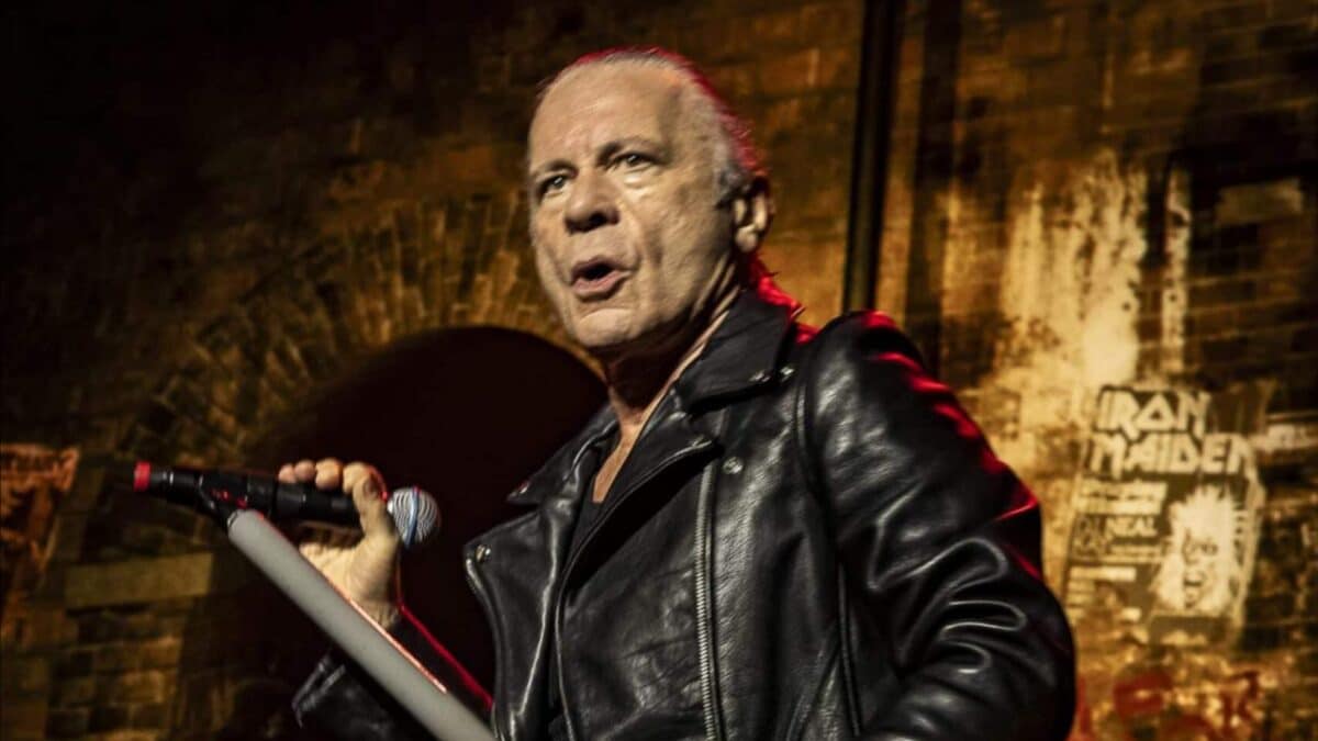 “Certains fans diront qu’il manque des choses” : Bruce Dickinson (Iron Maiden) anticipe la frustration autour de Burning Ambition
