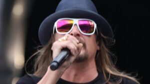 Après les critiques, Kid Rock affirme : « C’était un problème de synchronisation. Si ça avait été du playback, ça aurait été très facile à caler »
