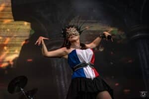 “Je monte sur scène pour cette connexion” : ce qui pousse encore Sharon den Adel (Within Temptation) à continuer