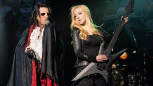 “Nita a déniché une excellente guitariste britannique pour la remplacer… » : Alice Cooper recrute Anna Cara dans son groupe