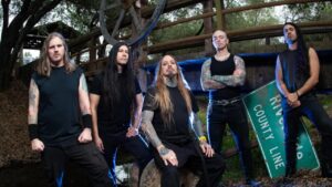 “C’est l’une des chansons les plus positives que j’ai jamais écrites” : DevilDriver frappe fort avec Dead In The Water