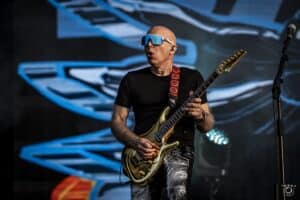 Pourquoi Joe Satriani a poursuivi Coldplay pour plagiat après Viva La Vida