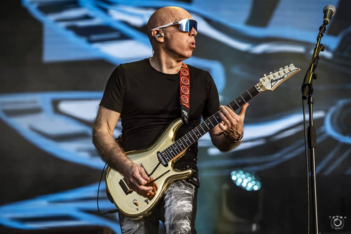 “On ne pourra jamais recréer la magie” : comment Joe Satriani a appris Eddie Van Halen sur YouTube
