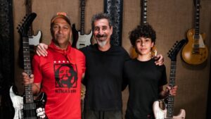 Tom Morello (RATM) et Serj Tankian (SOAD) frappent fort avec Adjourn It, un nouvel hymne contre le fascisme