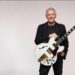 « Elle conserve fidèlement l&rsquo;esprit de l&rsquo;originale » : la guitare culte d&rsquo;Alex Lifeson renaît après sa vente à 384 000 $