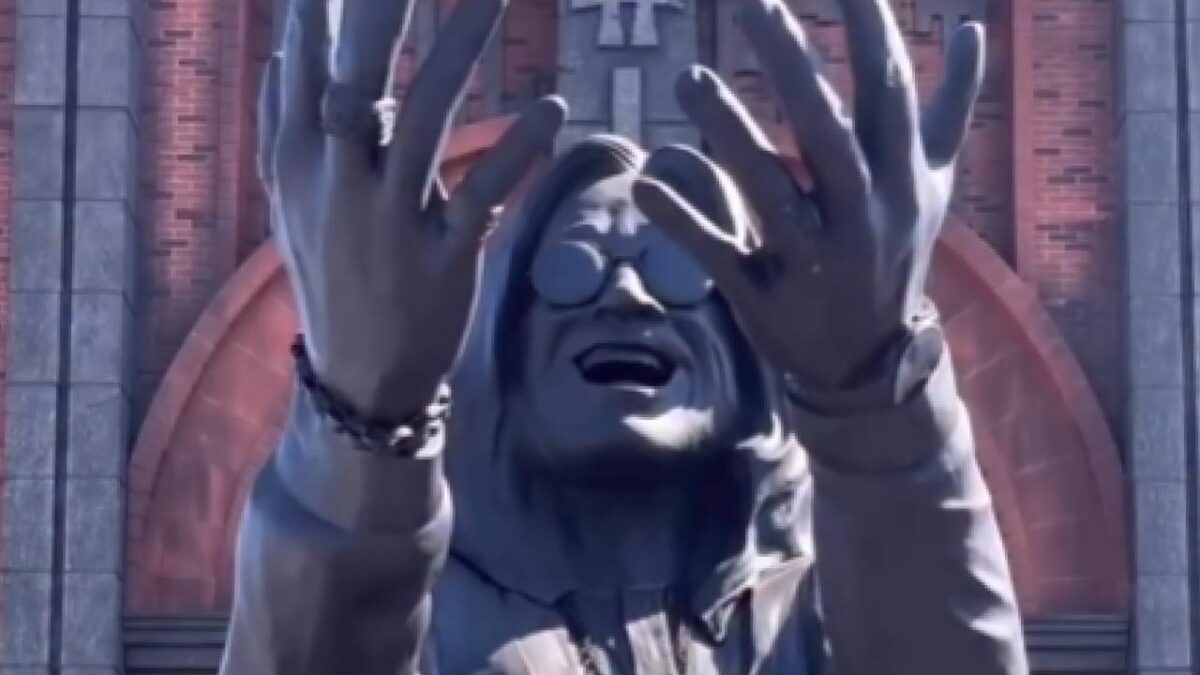 Le Hellfest dévoile une immense statue d’Ozzy Osbourne à l’entrée du festival