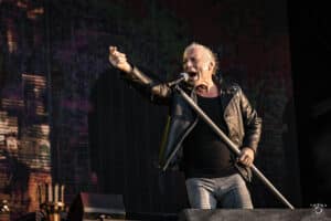 Iron Maiden : Bruce Dickinson rêvait d&rsquo;une entrée en tyrolienne, mais le projet était « beaucoup trop compliqué »