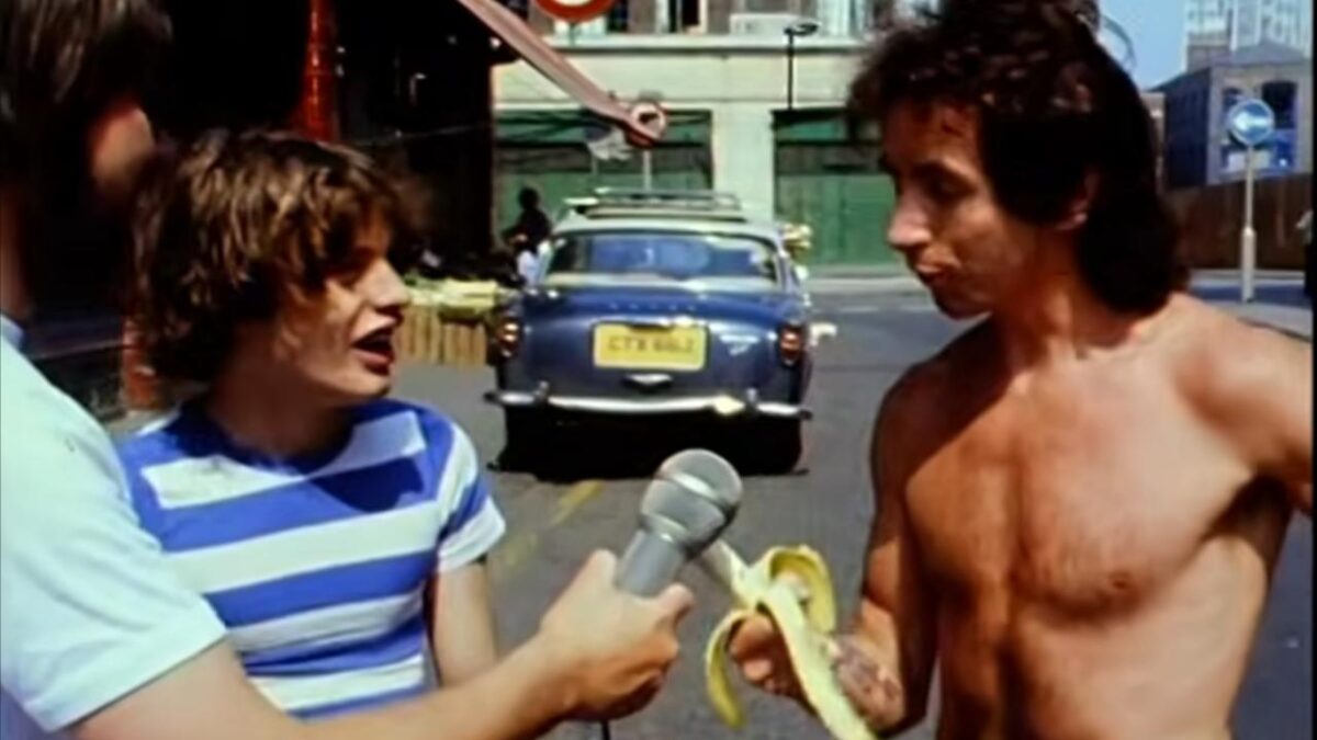 AC/DC : Bon Scott et Angus Young dans de nouvelles archives de 1976