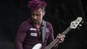 « Un grave effondrement psychologique » : Eric Bass (Shinedown) suspend sa tournée pour suivre un traitement