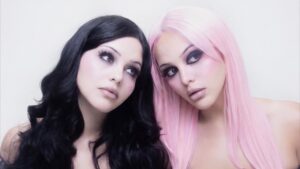 « Je voulais que cette version de moi-même devienne réelle » : Amira Elfeky annonce son premier album, entourée de grands noms du metal